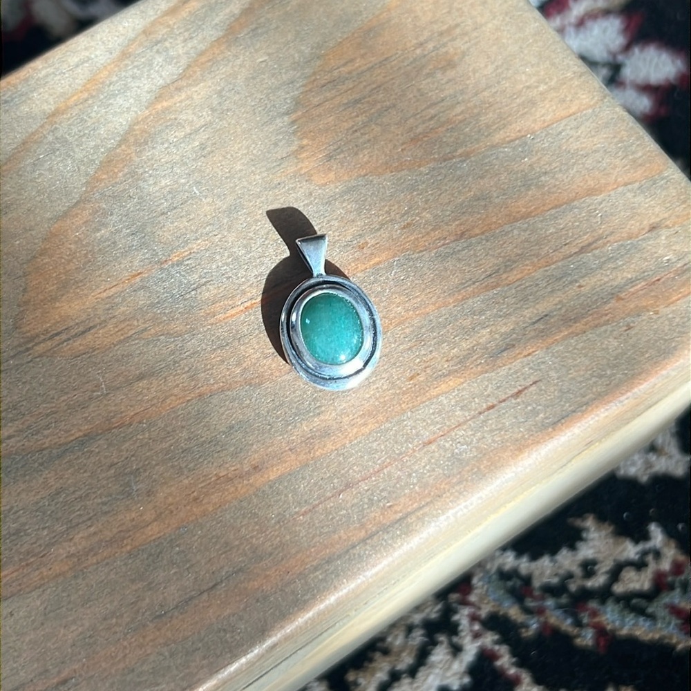 .925 Sterling silver necklace pendant with green natural stone